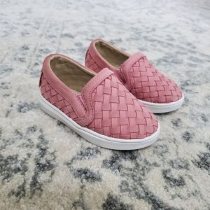 ☆ Piper Finn - Slip On Shoes- Size 6 ☆